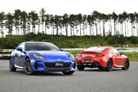 GR 86 vs 新型 BRZ、骨肉のあらそい?…ジャーナリスト10人がジャッジ 画像