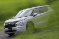 三菱 アウトランダーPHEV 新型、ツインモーター4WD搭載へ 2022年下半期に米国発売 画像