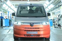 VW マルチバン 新型、初のPHVを設定…生産開始 画像