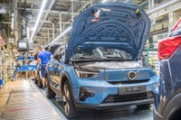 ボルボカーズ初のEV専用車、『C40』の生産を開始…航続は420km 画像