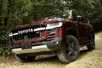 【トヨタ ランドクルーザー GRスポーツ】グリルの「TOYOTA」が主張する高性能［詳細画像］ 画像