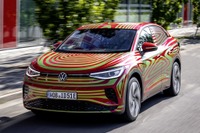 VW『ID.5 GTX』、EV初のSUVクーペ…市販版は11月3日発表へ 画像