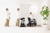 折りたためる近距離モビリティ「WHILL モデルF」発売、短期レンタルも開始 画像