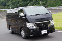 【日産 キャラバン 新型試乗】ガソリン車が変わった!商用バンと思えぬ静粛性に驚く…諸星陽一 画像