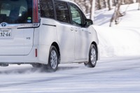 雪国ドライバー、スタッドレス交換は自宅で 定額カルモくん調べ 画像