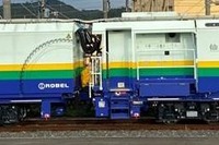 2両1組でレールの頭を削る…東北本線に新型レール削正車が登場 画像