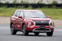 【三菱 アウトランダーPHEV 新型】加藤社長「国内は年度内に5000台を目標」…3社提携の共通プラットフォーム採用 画像