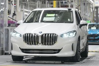 BMW 2シリーズ・アクティブツアラー 新型、ビッググリル採用…生産開始 画像