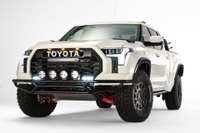 トヨタ タンドラ 新型が砂漠レースのサポートカーに、437馬力ハイブリッド…SEMA 2021 画像