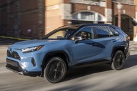 トヨタ RAV4、新LEDライトで表情変化…2022年型を12月米国発売へ 画像