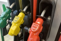 波紋が広がるガソリン高騰抑制案、元売り業者の補助金に疑問の声［新聞ウォッチ］ 画像
