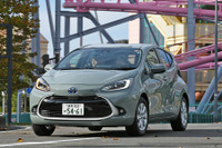 【トヨタ アクア 新型試乗】ヤリスとは違う、日本専用だからできた「小さな高級車」…御堀直嗣 画像