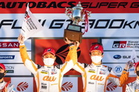 【SUPER GT 第8戦】au TOM'S GR Supra(関口雄飛/坪井翔)が優勝、ランキング4位から大逆転チャンピオン 画像