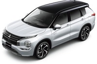 三菱 アウトランダーPHEV 新型、緊急時通報システム「SOSコール」を搭載 画像