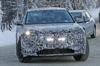 アウディの新型電動SUV『Q6 e-tron』、冬テスト仕様を目撃…600馬力「RS」設定も? 画像