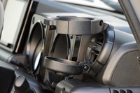 ジムニーのドリンクホルダー問題解決、車内にジャストフィットする高機能製品登場 画像