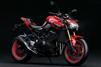 Z誕生50周年記念モデル、カワサキ『Z900』は懐かしのファイヤークラッカーレッドで登場 画像