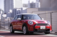 【MINI クーパーSD 新型試乗】輸入車ベストセラーの理由は「フツーのクルマになること」だった!?…南陽一浩 画像