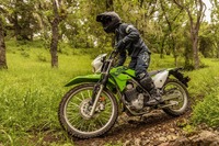 足つき安心、カワサキがローシート仕様のオフロード車『KLX230S』発売 画像