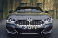 BMW 8シリーズ 改良新型、キドニーグリルが光る…欧州発表<速報> 画像
