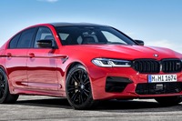 BMW M5 、新色とクラシックエンブレム設定へ…今春から欧州で 画像