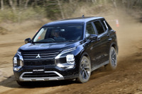 【三菱 アウトランダーPHEV 新型試乗】公道&オフロードで見せた「唯一無二の非凡さ」…片岡英明 画像