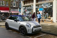 MINI、ストリートアートの聖地「ブリックレーン」をイメージした限定車発売 画像