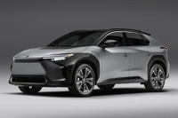 トヨタの新型EV『bZ4X』、米国仕様の航続は402km…シカゴモーターショー2022出展予定 画像