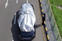 リモコンワンプッシュで展開・収納、愛車カバー「Vinoya」 画像