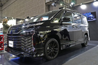 実車展示! GRパーツ装着、トヨタ ヴォクシー のイメージ一変…大阪オートメッセ2022 画像