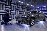 BMWの大型EVサルーン『i7』、プロトタイプが音響テスト　2022年内発表予定 画像