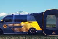 ワゴンやハッチバックと連結できるテント、大型版の『CARSULE Plus』登場 画像