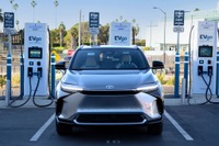 トヨタの新型EV『bZ4X』、顧客の充電を支援…2022年後半米国発売へ 画像