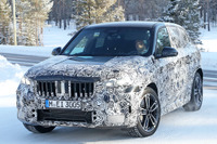 Mパフォーマンス初の4本出しマフラーを確認!BMW X1 高性能『M35i』をスクープ 画像