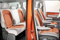 復活の「ワーゲンバス」、インテリアを先行公開 3月9日実車発表へ 画像