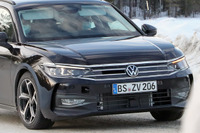 セダン廃止説どうなる? VW『パサート』次期型、市販ボディをスクープ 画像