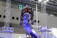 トラックの上に人型ロボ!? アプリケーションロボの世界…2022国際ロボット展 画像