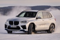 BMW、トヨタと共同開発した燃料電池をX5に搭載…『iX5』のプロトタイプ 画像