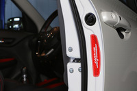MONSTER SPORT ドアリフレクションステッカー…ドア開閉時の安全をサポート 画像