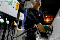ガソリン価格高騰、緩和補助金が下がる…レギュラー163.2円/L　イードe燃費しらべ 画像