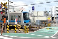 電車の通過待ちでPR…小田急が踏切ネーミングライツ 3月30日から実証実験 画像