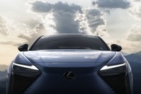 レクサス初のEV専用車『RZ』、4月20日発表へ…「ヨークステアリングホイール」採用 画像
