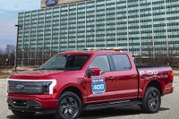 公式ペースカーに初の電動ピックアップトラック、フォード『F-150ライトニング』…米NASCAR 画像