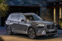 BMW X7 に改良新型 、上下2分割ライト採用…欧州発表 画像