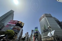 神奈川・東京の空にニコちゃんマーク、室屋選手が新生活にエール 4月22日以降 画像