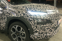 大改良で車名が変わる!? 日本導入目前、ルノーの新型ハイブリッドSUV『アルカナ』 画像