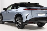 レクサス初のEV専用車『RZ』、大胆ツートンを設定…欧州は年内に納車開始 画像