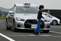 「緊急回避性能の壁をブチ破る」日産、走行中の飛び出しや飛来物も連続的に避ける新技術を発表 画像