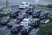 タクシー、バスのドライバー資格の規制を緩和…19歳以上・運転歴2年 画像