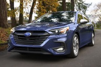 スバル レガシィ、新フロントマスクで大胆チェンジ…米国で改良新型 画像